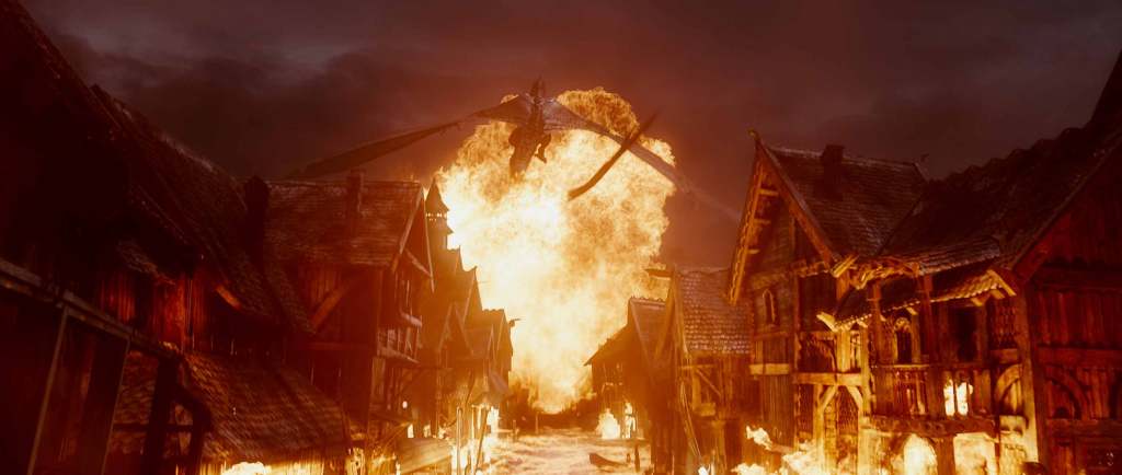 The-Hobbit---The-Battle-of-the-Five-Armies---Smaug-attacks-Lake-town