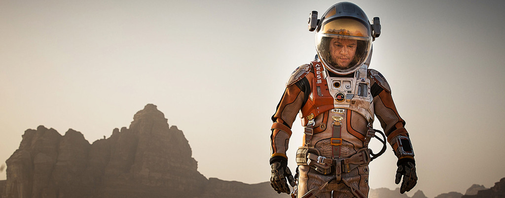 The-Martian---Matt-Damon,-walking-on-Mars