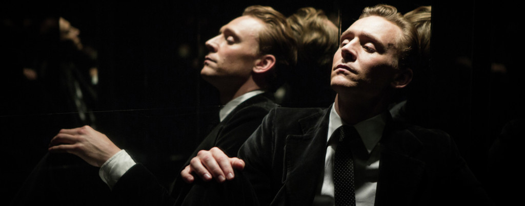 High-Rise---Tom-Hiddleston,-lift-mirror-reflection