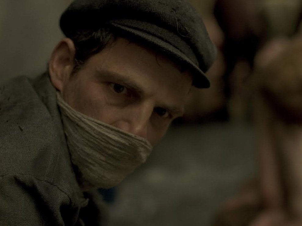 Son-of-Saul---Geza-Rohrig,-facemask